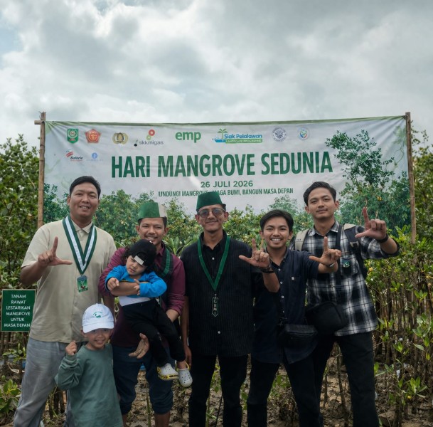 Peringati Hari Mangrove Sedunia, di hadiri HMI Siak, HMI BADKO Riau-Kepri, dan KAMMI Riau dan Bem UIN SUSKA RIAU Turut membersamai Tanam 5.000 Bibit Mangrove di Sungai Apit-Bunsur