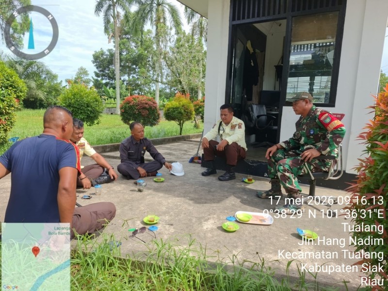 Sertu Sarju Ajak Warga Tualang Tingkatkan Kepedulian Kesehatan dan Kebersihan Lingkungan