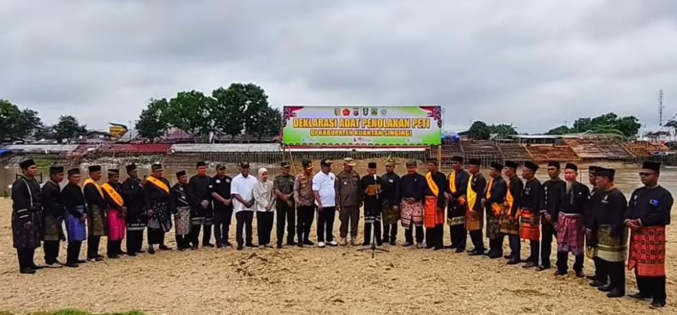 Komitmen Jaga Sungai Kuantan, Masyarakat Kuansing Deklarasi Adat Tolak PETI