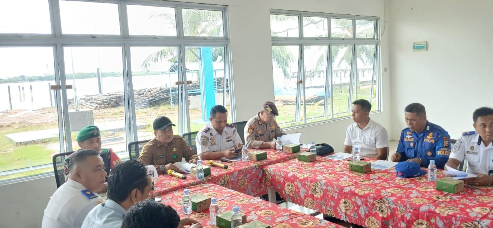 Babinsa Koramil 06/Kateman Hadiri Rapat Koordinasi Angkutan Laut Nataru 2025–2026