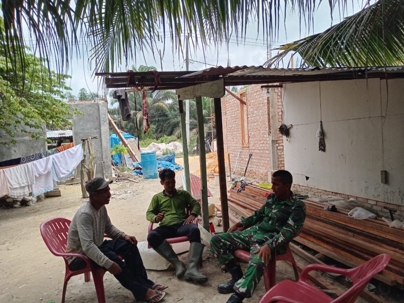 Babinsa Koramil 03/Minas Laksanakan Komsos Kesehatan di Lubuk Jering, Warga Antusias