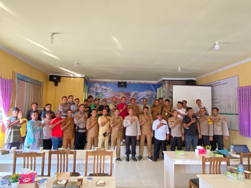 Polsek Tapung Gelar Sosialisasi Karlahut, Ketahanan Pangan, dan MBG di Desa Indrapuri