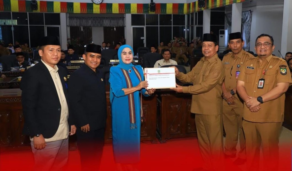 Wabup Rohul Serahkan KUA-PPAS Perubahan Anggaran 2025