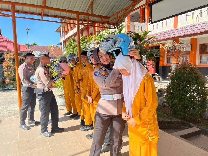 Kasat Lantas Polres Kampar Edukasi Keselamatan Berlalu Lintas di SMA N 2 Bangkinang!