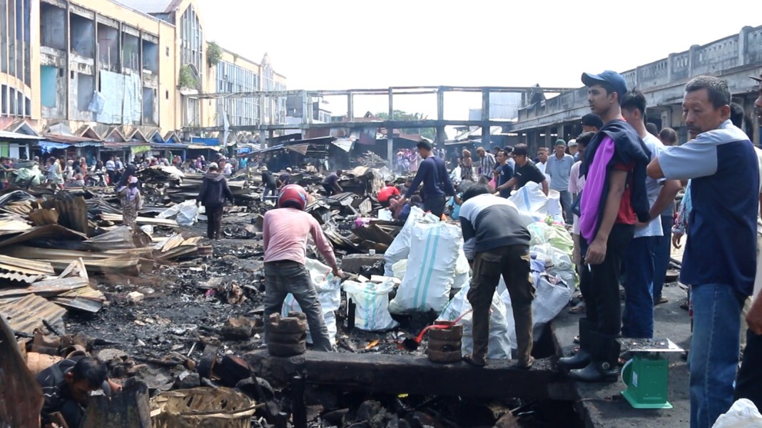Bupati Herman Tunjukkan Kepedulian Usai Kebakaran Pasar Sayur dan Ikan Asin Tembilahan
