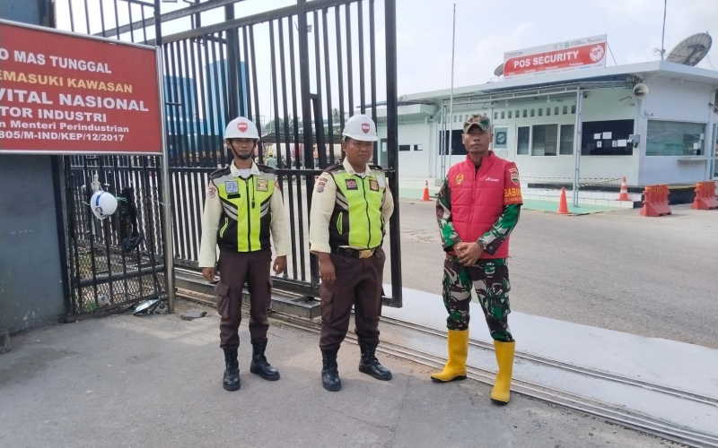 Babinsa Koramil 03 Sungai Sembilan Patroli di PT IVO MAS