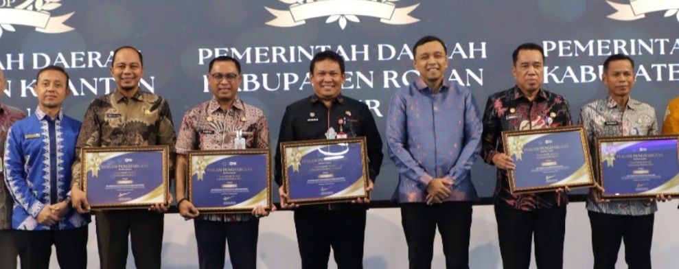 Pemkab Kuansing Raih Dua Penghargaan Bergengsi dari Kanwil DJP Riau