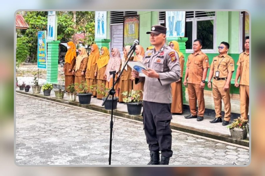 Kunjungi UPT SMP Negeri 3 Tapung Hilir, Ps Kanit Binmas Polsek Tapung Hilir Jadi Pembina Upacara