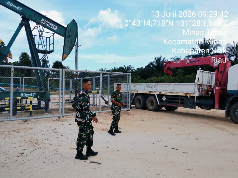 Serda Mayus Maruli dan Koptu Salomo Sembiring Laksanakan Patroli Penguatan Binter SKK Migas PT PHR di Wilayah Minas
