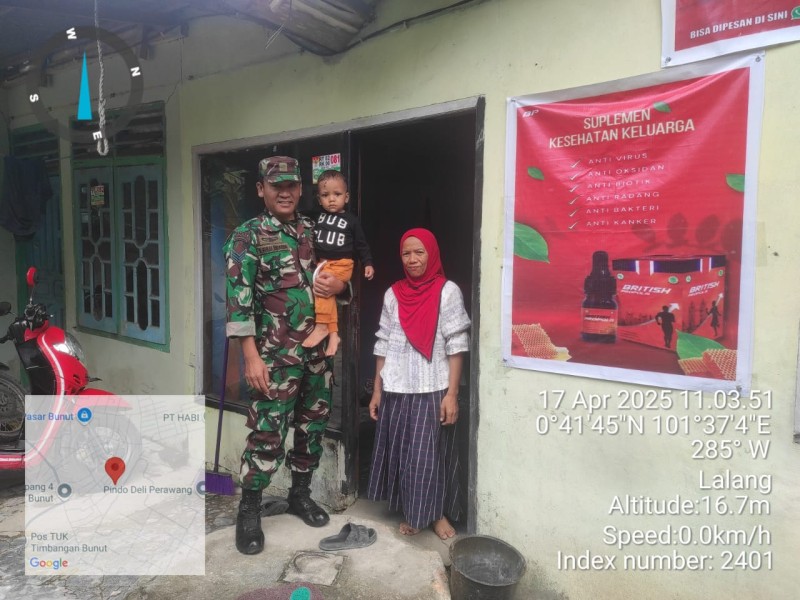 Babinsa Koramil 04/Perawang Serka Alex S Lakukan Pengecekan Anak Stunting di Pinang Sebatang Timur