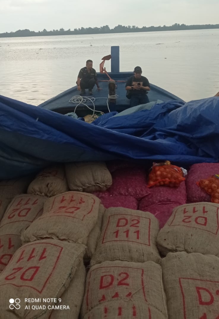 Deninteldam XIX/TT Gagalkan Penyelundupan Puluhan Ton Bawang Merah Ilegal di Tembilahan