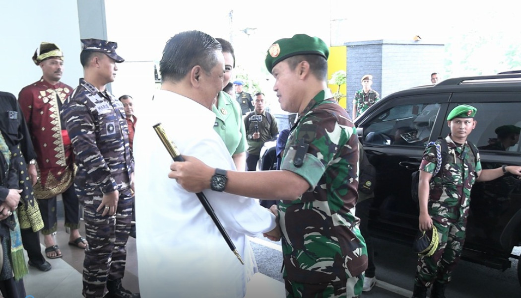 Wagub Riau Sambut Kedatangan Pangdam XIX/Tuanku Tambusai Mayjen TNI Agus Hadi Waluyo.