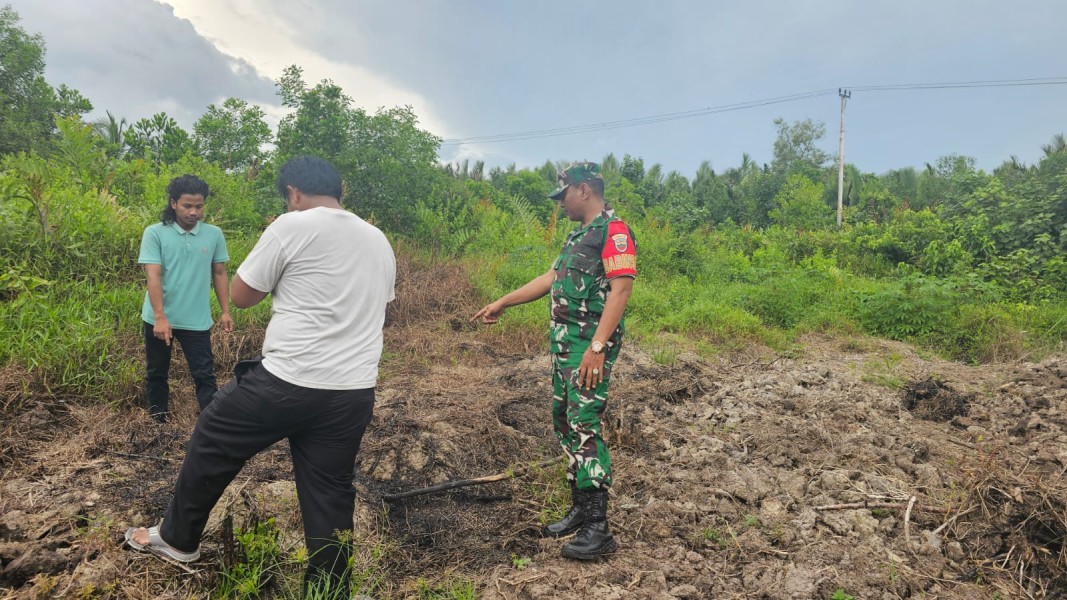 Koptu Deri Perdana Patroli Tapal Batas untuk Antisipasi Karhutla di Wilayah Binaan