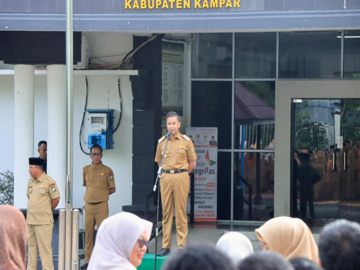 Apel Pagi di Disdikpora, Bupati Kampar Soroti Disiplin dan Mutu Layanan Pendidikan