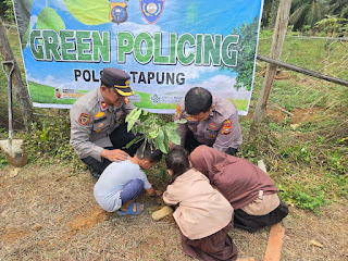 Cinta Alam Sejak Dini — Polsek Tapung Tanam Pohon Bersama Siswa & Warga Desa Petapahan