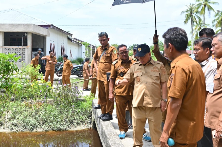 Atasi Banjir di Kecamatan Bangko, Bupati Rohil Tinjau Empat Titik Rawan