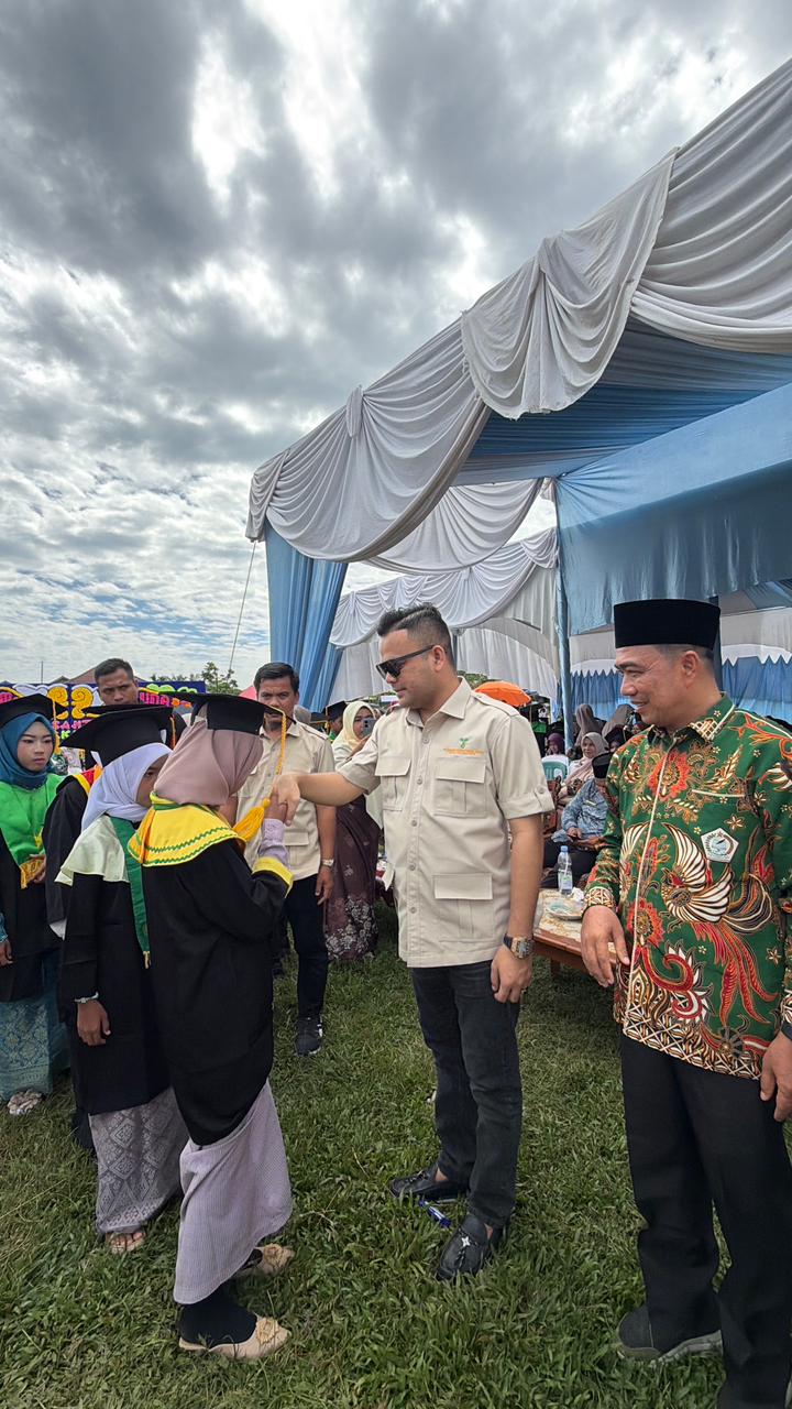 Pebriyan Winaldi Hadiri Wisuda Santri MDTA se-Kecamatan Kampa Guru dan Masyarakat Doakan Jadi Pemimpin Masa Depan Kampar