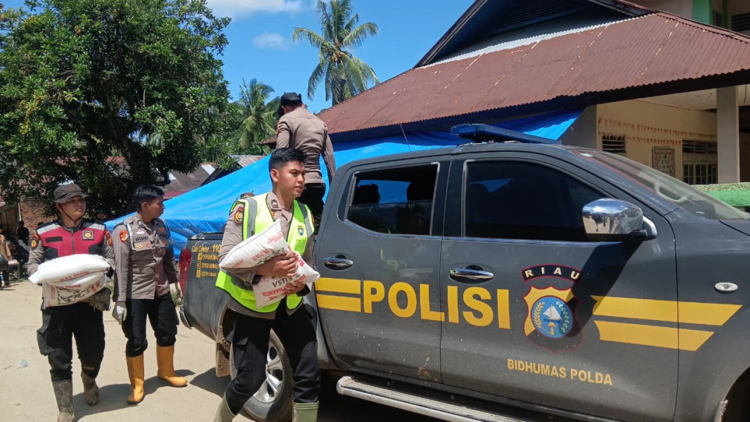 Bantuan Logistik Polda Riau Tiba di Sumbar, Langsung Disalurkan ke Posko Bencana