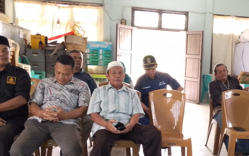 Babinsa Bukit Batrem Hadiri Rapat Pemelihan Ketua LPMK 2025-2030