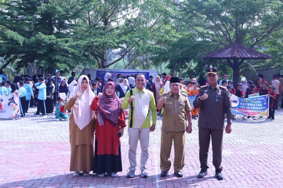 Plt. Asisten III Setda Pelalawan Buka O2SN SD Tingkat Kabupaten Pelalawan Tahun 2026