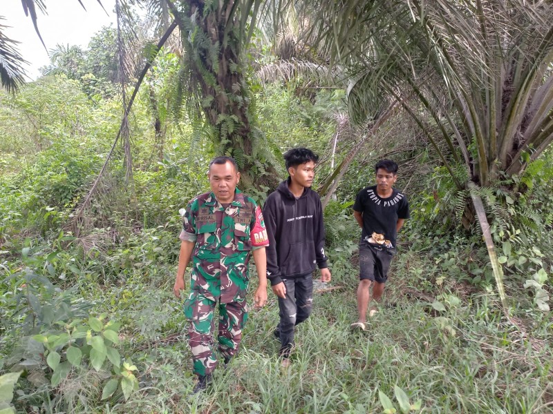 Serka Afrisal Patroli Karhutla di Maredan, Pastikan Wilayah Tualang Bebas Titik Api