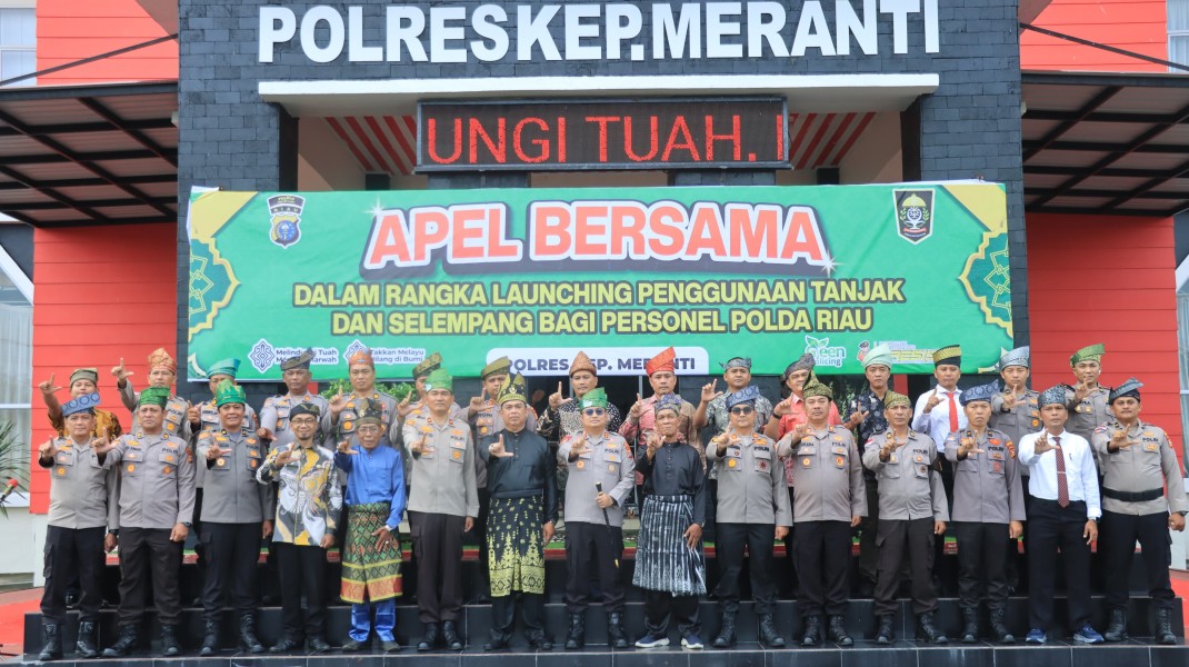 Launching Serentak Program Kapolda Riau, Personel Polres Meranti Kenakan Tanjak dan Selempang Setiap Jumat