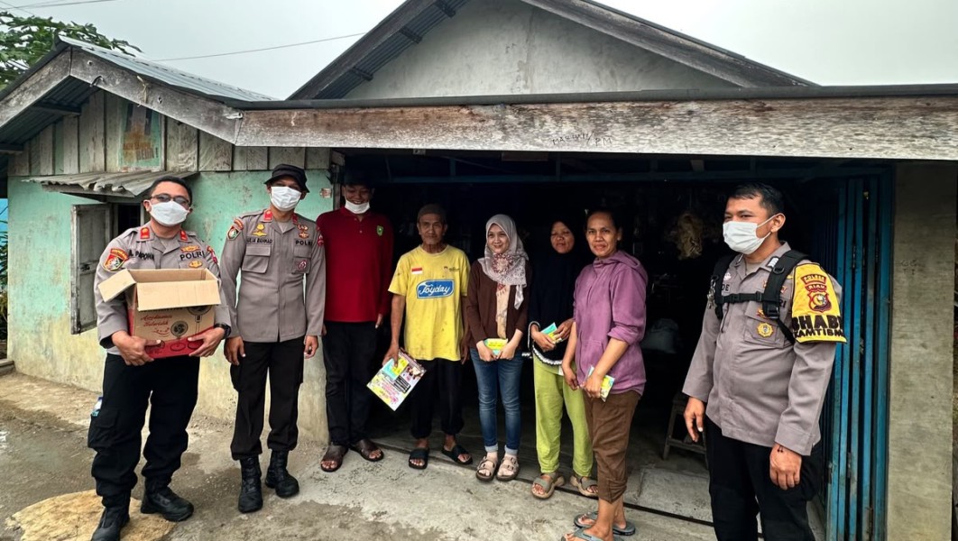 Inovasi Serdik Sespimen Polri, Door To Door Sosialisasi Cegah Karhutla dan Berikan Paket Vitamin dan Masker untuk Warga