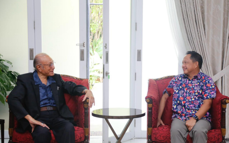 Silaturahmi Hangat Wali Nanggroe dan Mendagri: Bahas Pembangunan Aceh Sambil Santap Siang Bersama