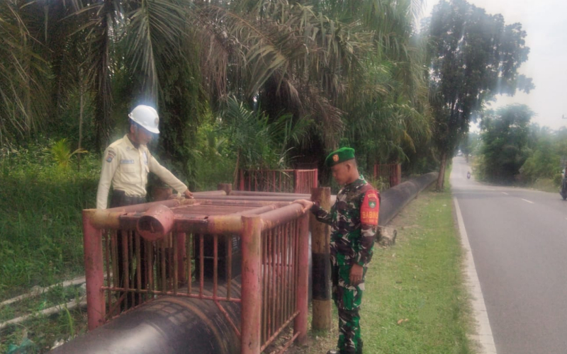 Cegah Aktivitas Warga di Jalur Pipa, Koramil 01/Dumai dan PHR Lakukan Patroli Gabungan