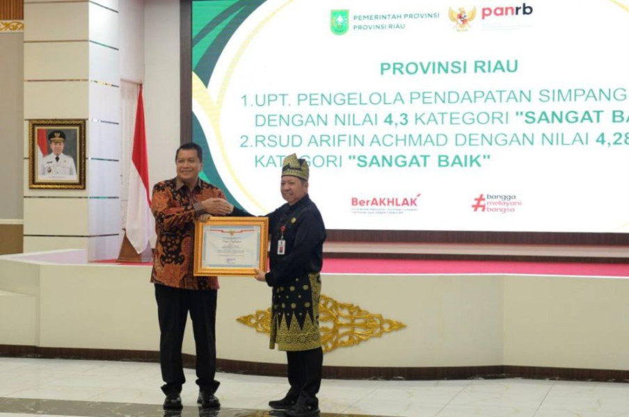Dinilai Terbaik, Pemprov Riau Terima Penghargaan Kinerja Penyelenggaraan Pelayanan Publik