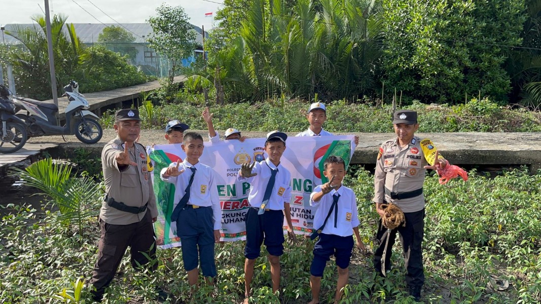 Polsek Concong Gelar Sosialisasi Green Policing dan Penanaman Pohon Bersama Siswa Siswi SMPN 1 Concong