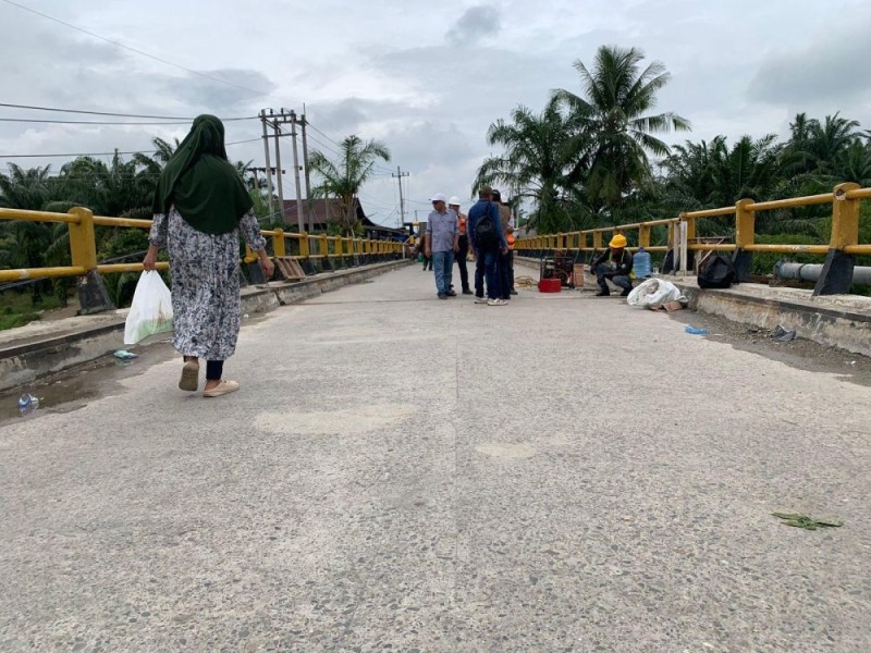 Dua Pekan Ujicoba: Jembatan Sungai Rokan Hanya Boleh Dilintasi Sepeda Motor dan Mobil Kecil