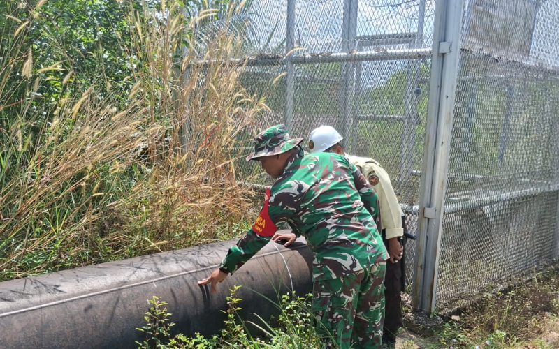 Babinsa Bersama Security Laksanakan Patroli Objek Vital Nasional di Dumai