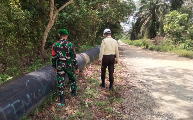 Patroli Keamanan Objek Vital Nasional oleh Babinsa Sertu Sugianto