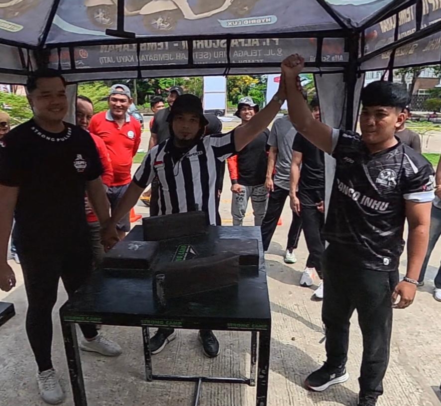 Aris asal Indragiri Hulu Juara 1 Panco pada Kompetisi Strongman X Panco HUT Bhayangkara ke-80