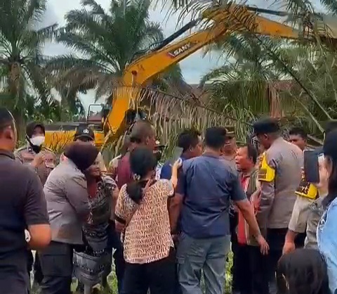 Tangis di Balik Eksekusi Tol Pekanbaru–Rengat, Warga Lansia Mengaku Tak Pernah Terima Ganti Rugi