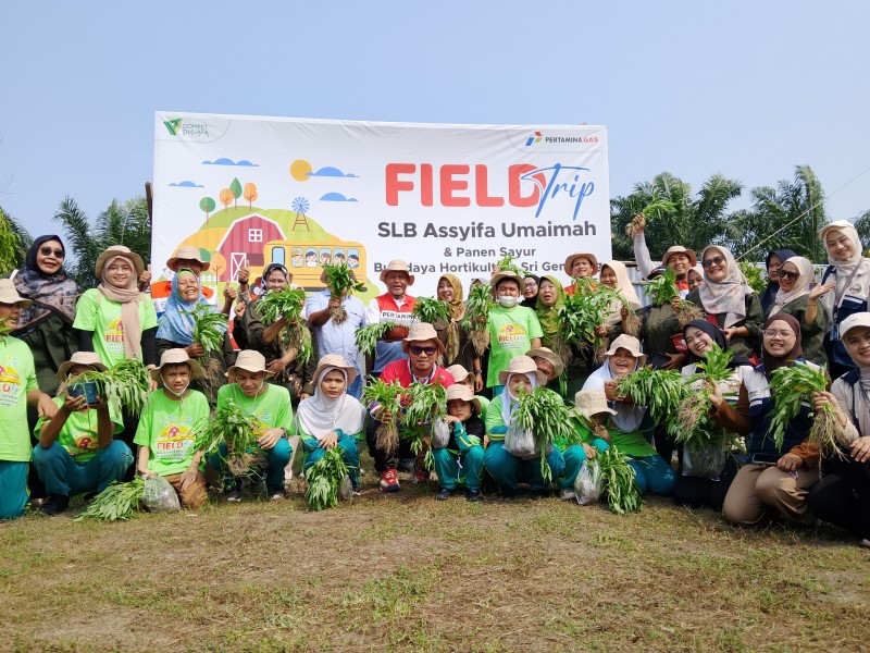 Pertamina Gas Ajak Anak SLB Assyifa Umaimah Field Trip dan Panen Sayur Hortikultura di Sri Gemilang Dumai