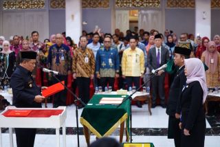 Sah! Plt Gubri Resmi Lantik Renaldi Jadi Sekwan dan Yus Prastiningsih Jadi Dir RSUD Arifin Achmad