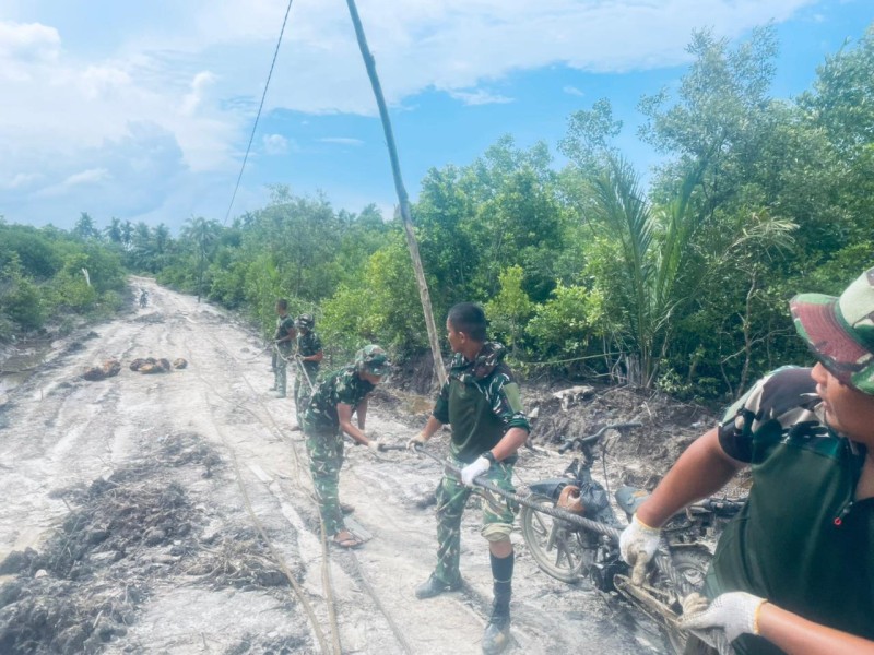 TNI Kodim Dumai Lanjutkan Pembangunan Jembatan Gantung Garuda untuk 79 Kepala Keluarga
