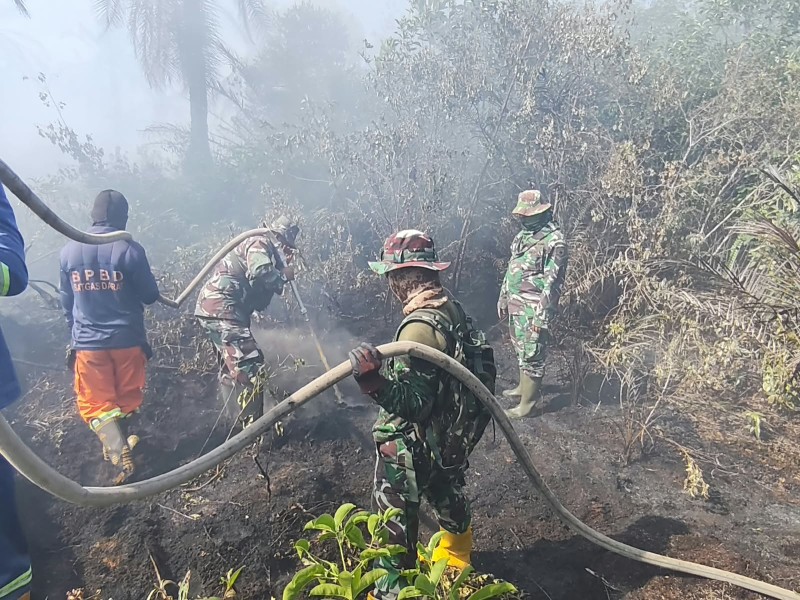 Angin Kencang Hambat Pemadaman Karhutla di Mundam, TNI dan BPBD Tetap Bertahan di Lokasi