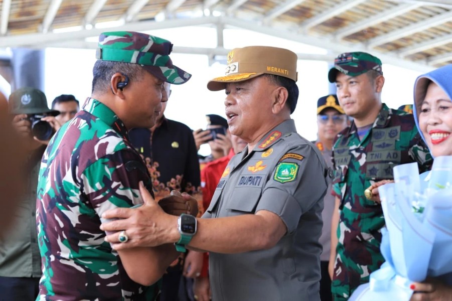 Bupati Asmar Sambut Hangat Kunjungan Danrem 031/WB di Selatpanjang