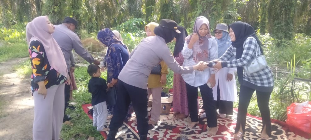 Kapolsek Bangkinang Kota Tanam Jagung di Bukit Sembilan:  Polri Dukung Ketahanan Pangan