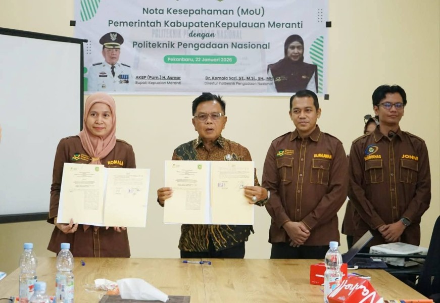 Polteknas Berikan Beasiswa untuk 30 Warga Meranti, Bupati Asmar: Semoga Lahirkan SDM Profesional