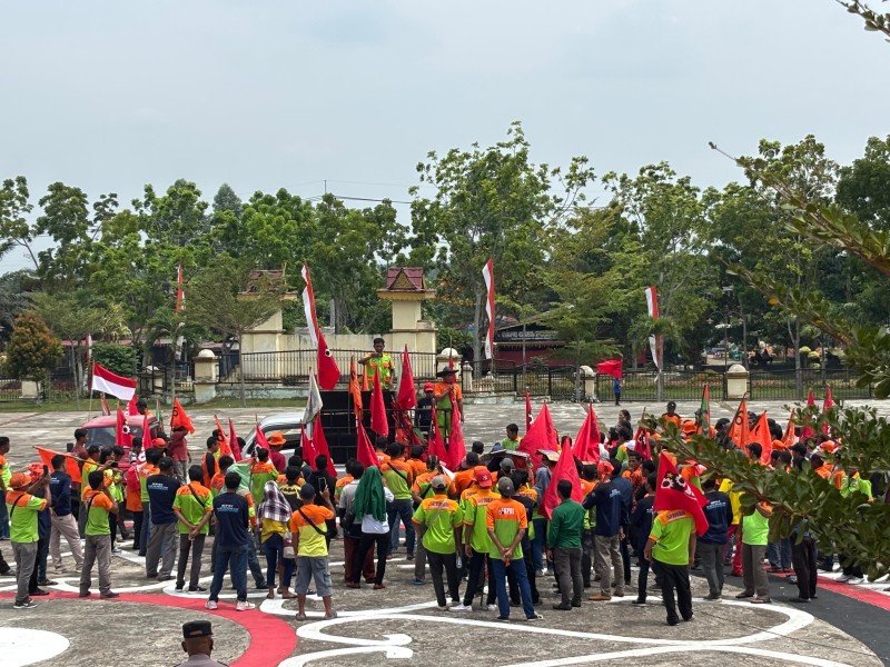DEMO BURUH DI PELALAWAN, MENUNTUT KEADILAN DAN KESEJAHTERAAN BURUH