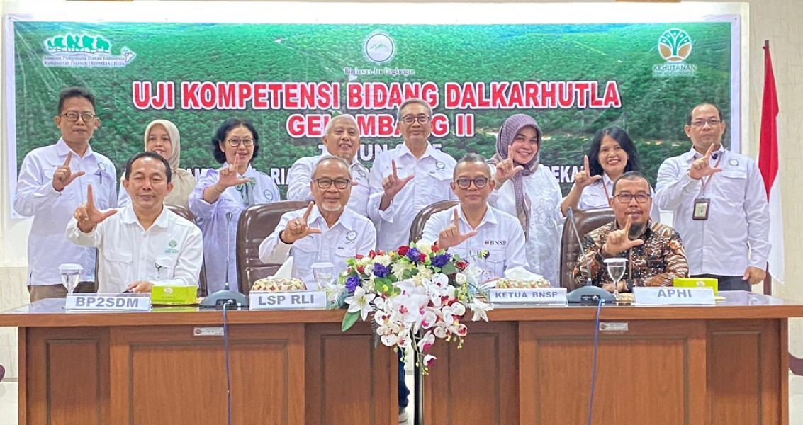 Hadiri Uji Kompetensi Pengendalian Karhutla di Pekanbaru, Ketua BNSP Syamsi Hari Apresiasi LSP RLI