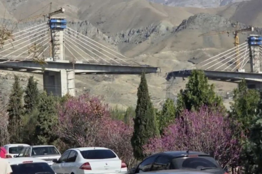 Jembatan Tertinggi Iran Hancur, Trump Ancam Serangan Lebih Parah Jika Tak Berunding