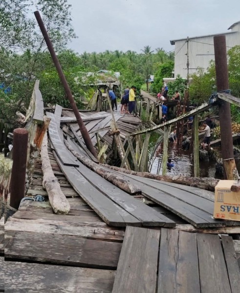 Kondisi Jembatan Dusun Melati Bantayan Memprihatinkan, Akses Mandah–Tembilahan Terputus Sementara