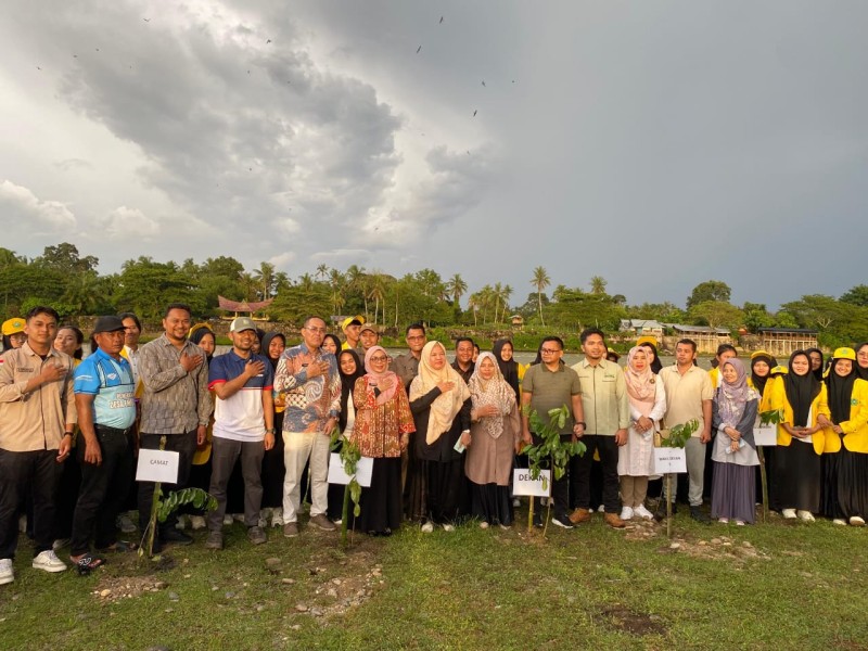 Sejalan Dengan Program Green Policing Kapolda Riau, Ratusan Mahasiswa Fadiksi Unilak Turun Ke DAS Kab Kampar