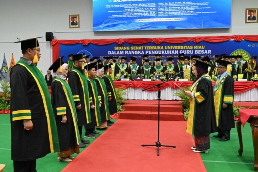 Enam Guru Besar Resmi Dikukuhkan, Unri Perkuat Reputasi Akademik dan Riset