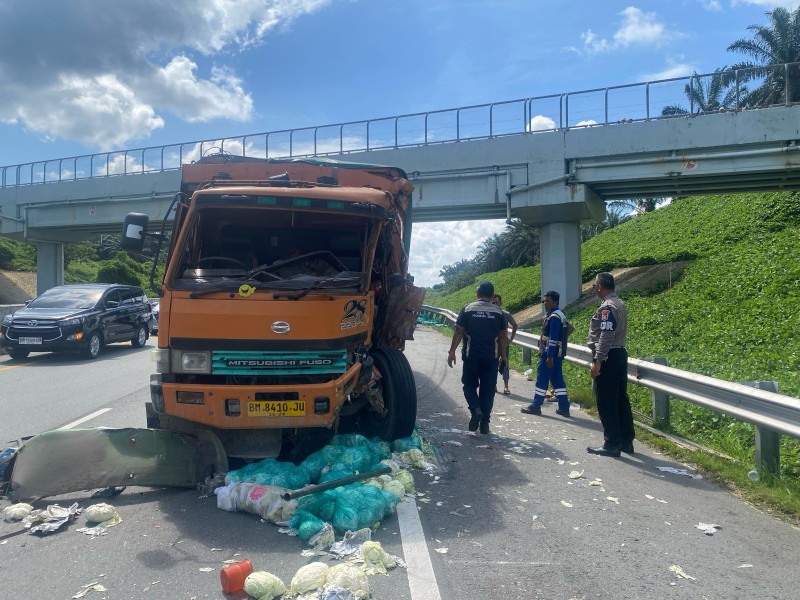 Kecelakaan di Tol Pekanbaru–Dumai, Truk Bermuatan Sayur Terguling